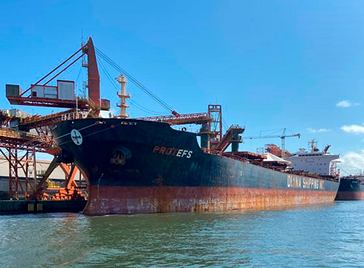 Navio com embarque de soja para a China