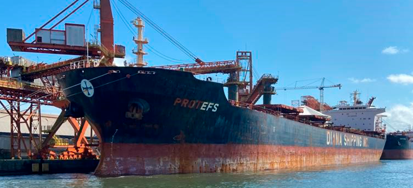 Navio com embarque de soja para a China