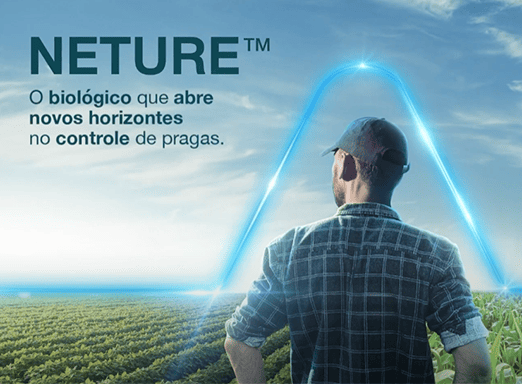 Neture. Produtor de costas olhando para a lavoura